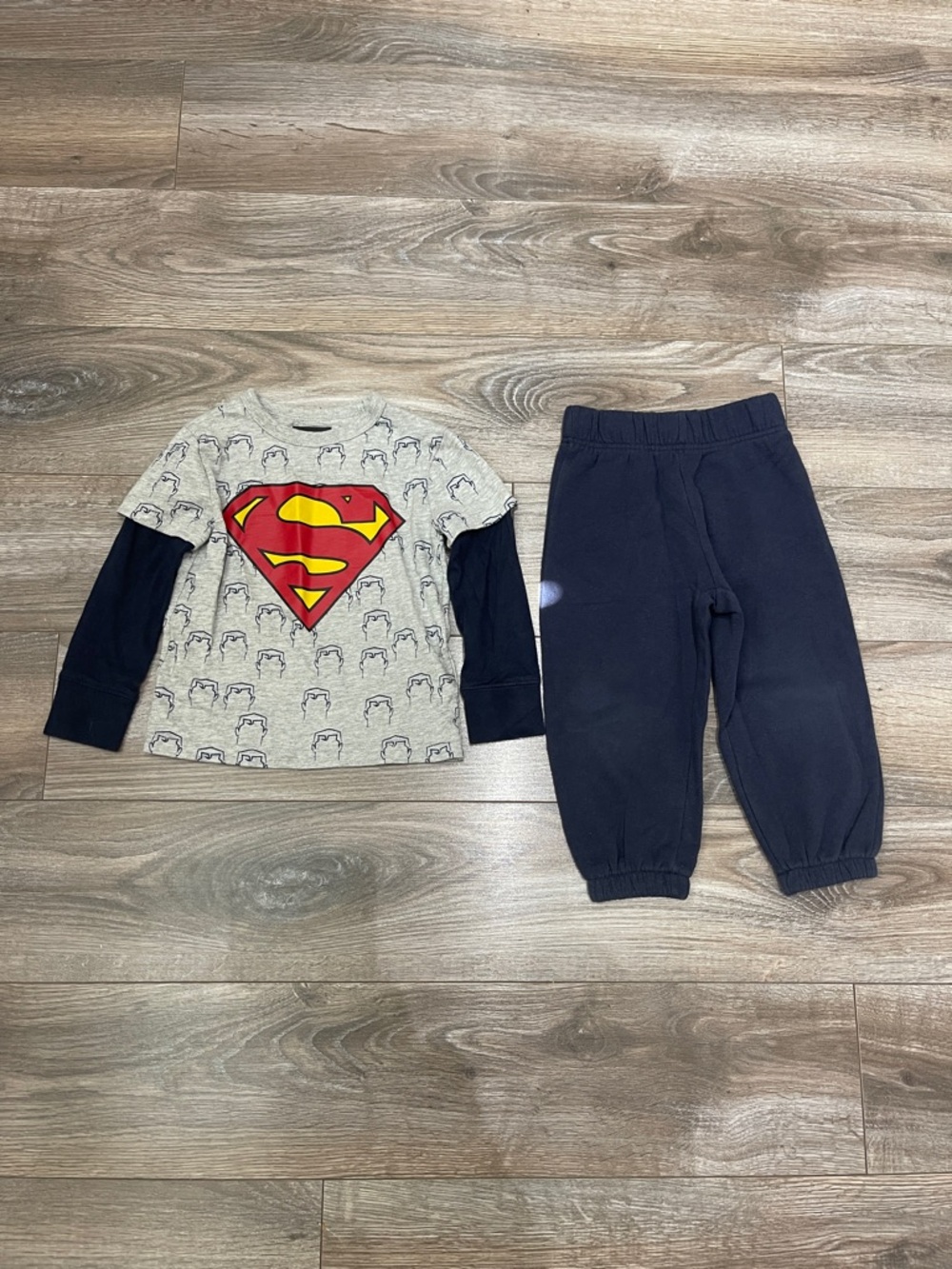 $5 w/ min $20 spend Boys 2T George Joggers GAP Superman Shirt